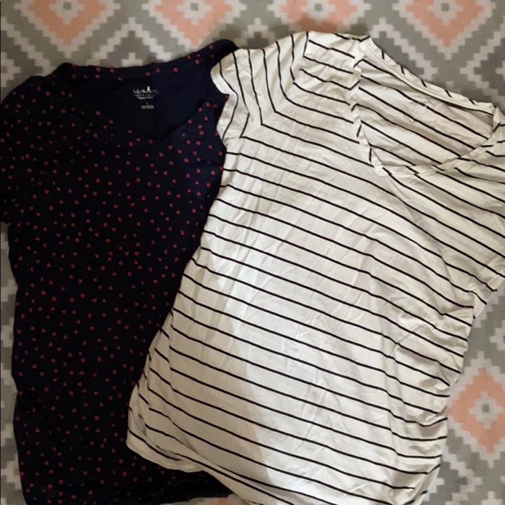 Set of two short sleeve tops. Size Large.